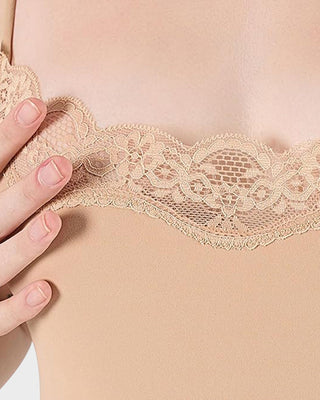 Kantafgewerkte Sculpting String Bodysuit